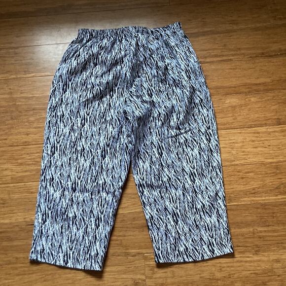 Kim Rogers Elastic Waist Black & White Capris, Size 12 - Picture 3 of 5